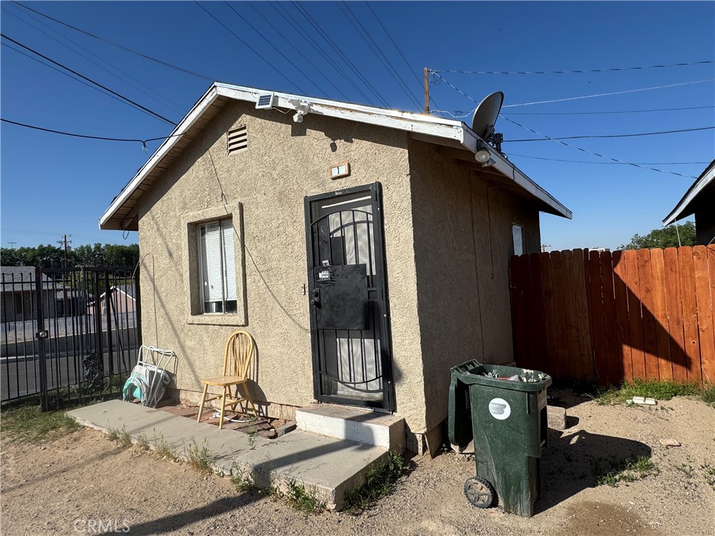 401 W Fredricks Street Property Photo 8