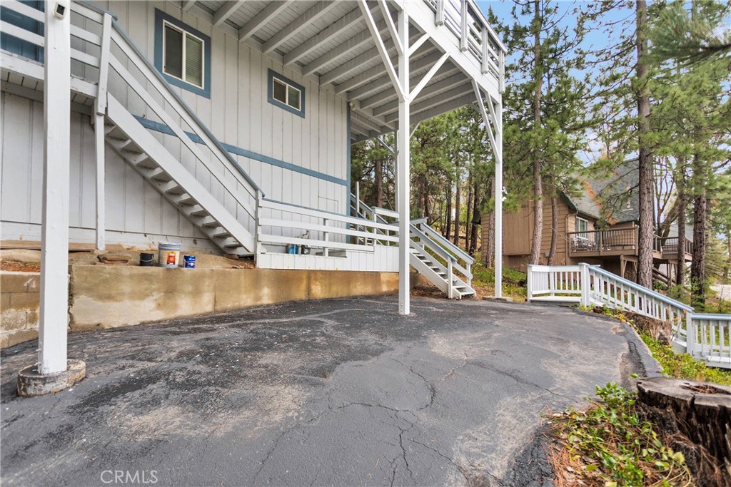 28935 Banff Drive Property Photo 4