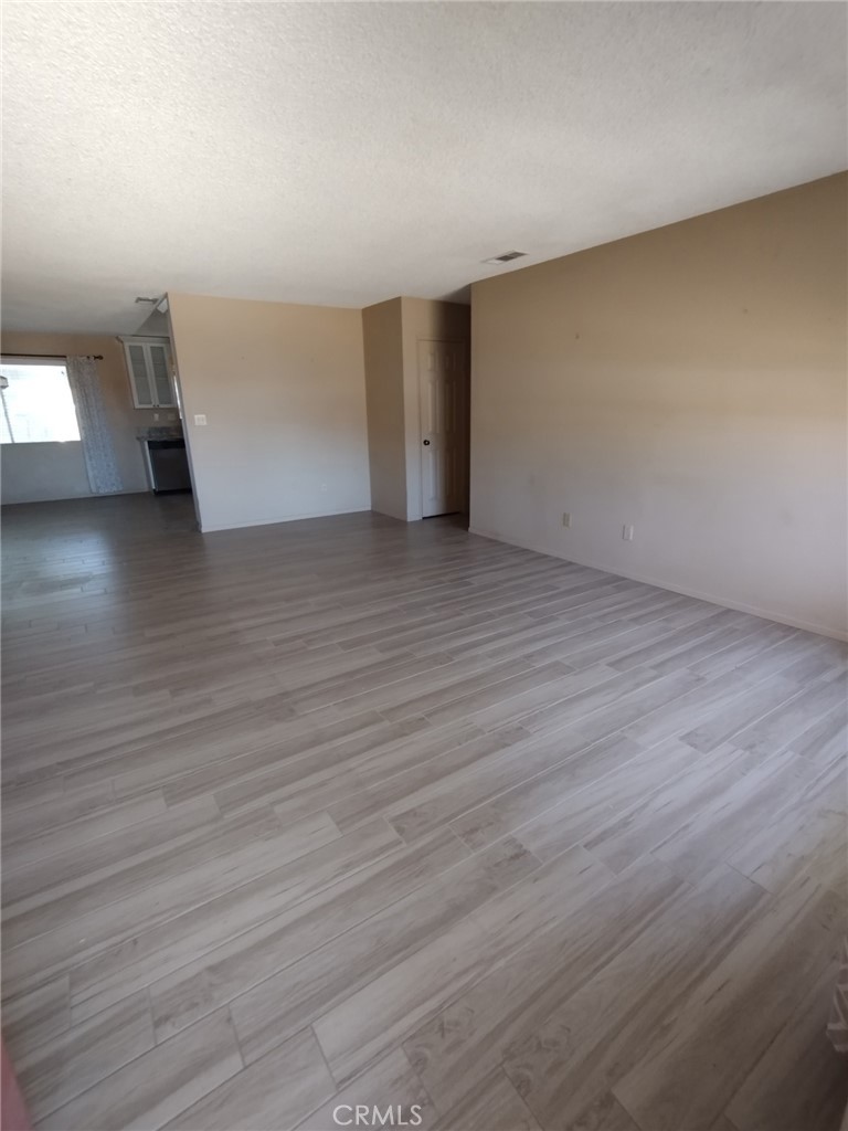21325 Tono Road Property Photo 7