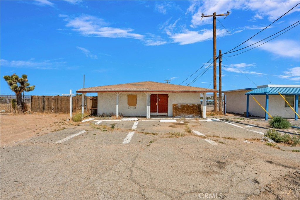 9777 Tamarisk Avenue Property Photo 4