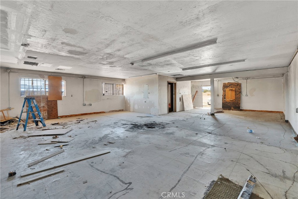 9777 Tamarisk Avenue Property Photo 10