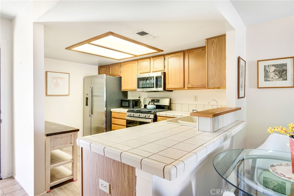 11706 Oak Street Property Photo 4