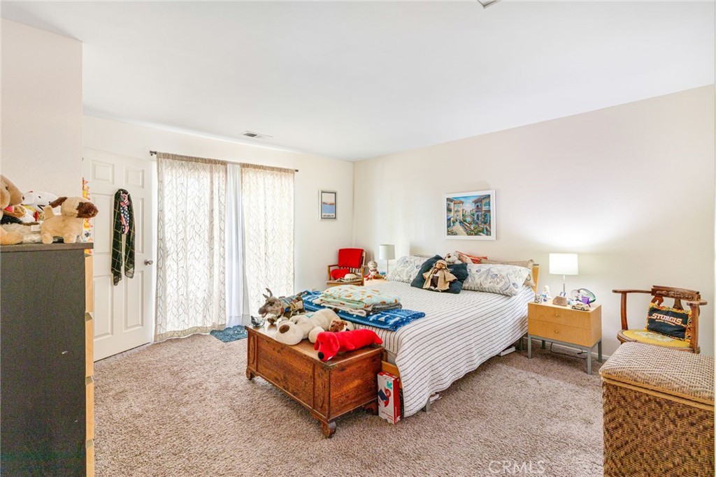 11706 Oak Street Property Photo 8