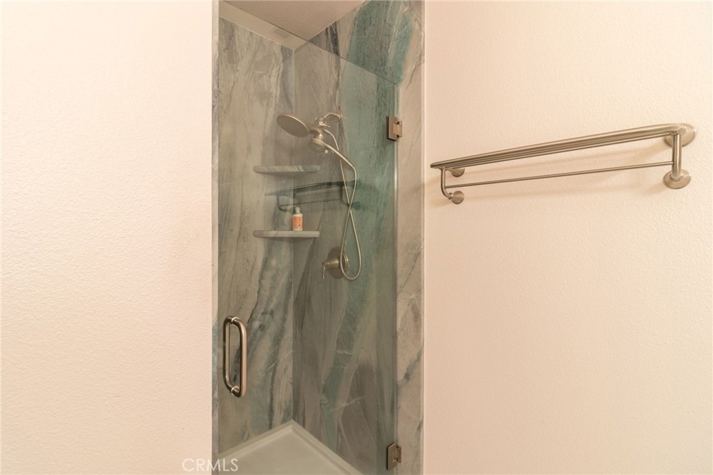 11706 Oak Street Property Photo 9