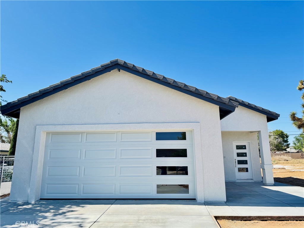 16063 Spruce St Property Photo 1