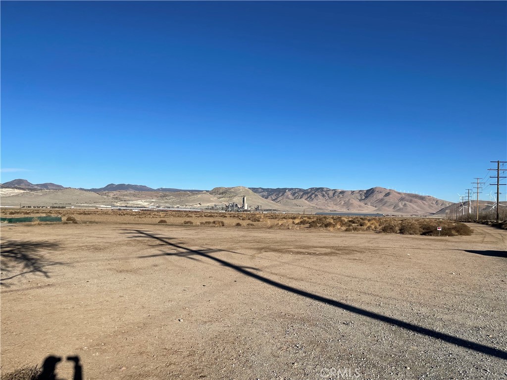 20028 Tehachapi Willow Springs Rd Property Photo 16