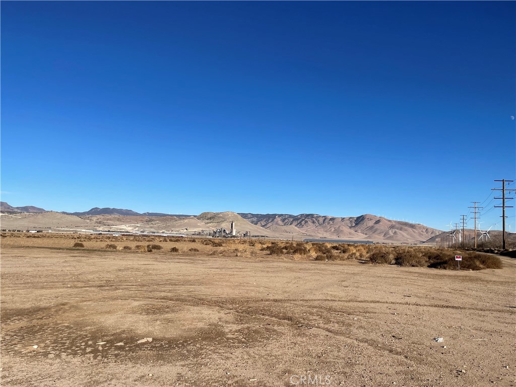 20028 Tehachapi Willow Springs Rd Property Photo 17