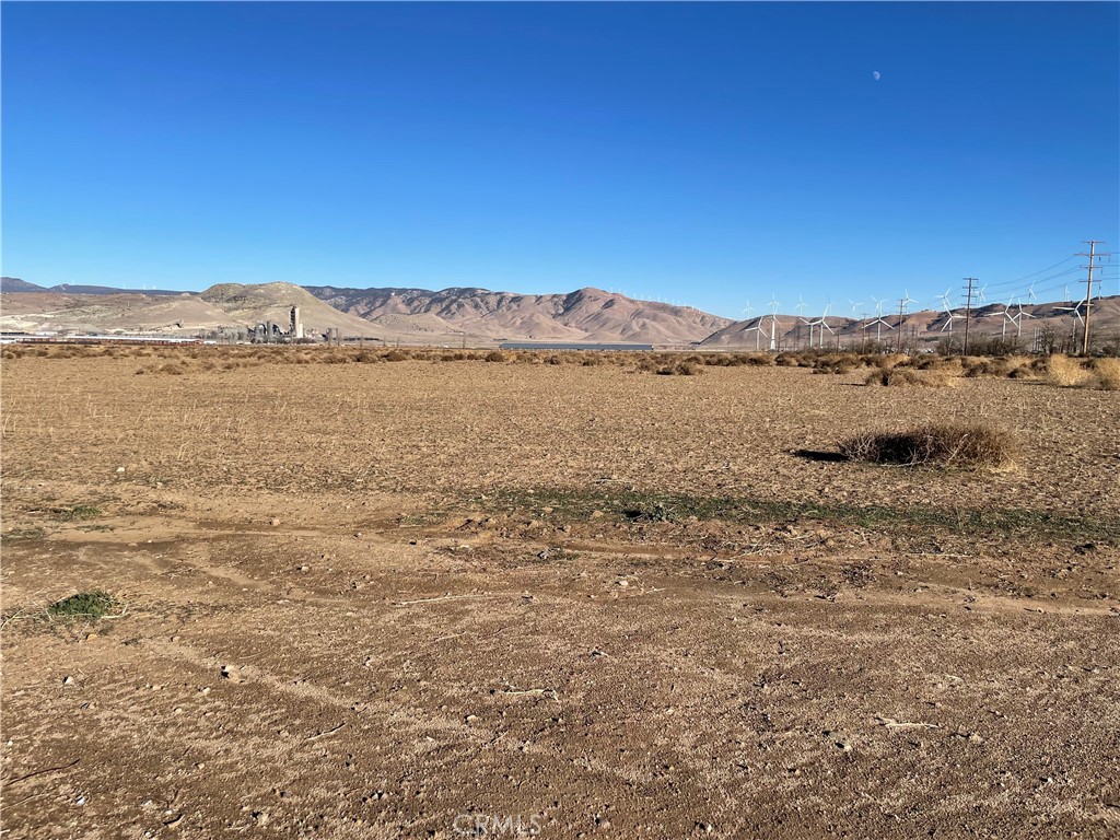 20028 Tehachapi Willow Springs Rd Property Photo 22