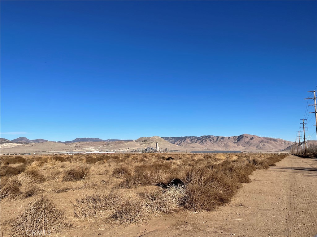 20028 Tehachapi Willow Springs Rd Property Photo 24