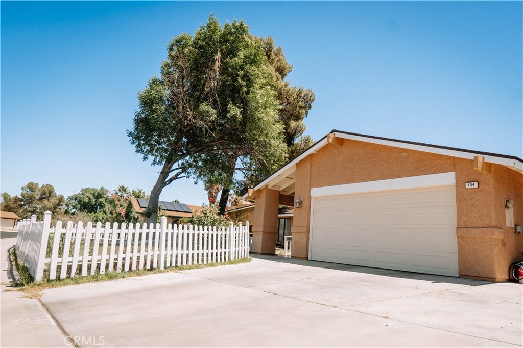 134 N American Street Property Photo 1