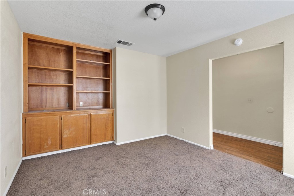 19002 Vine Street Property Photo 4