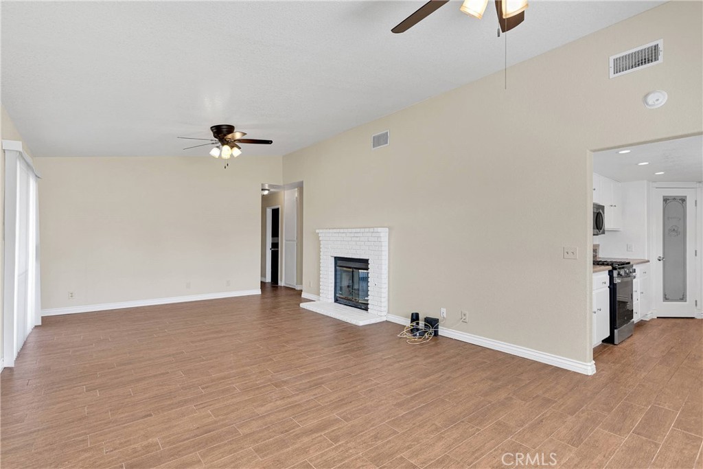 19002 Vine Street Property Photo 7