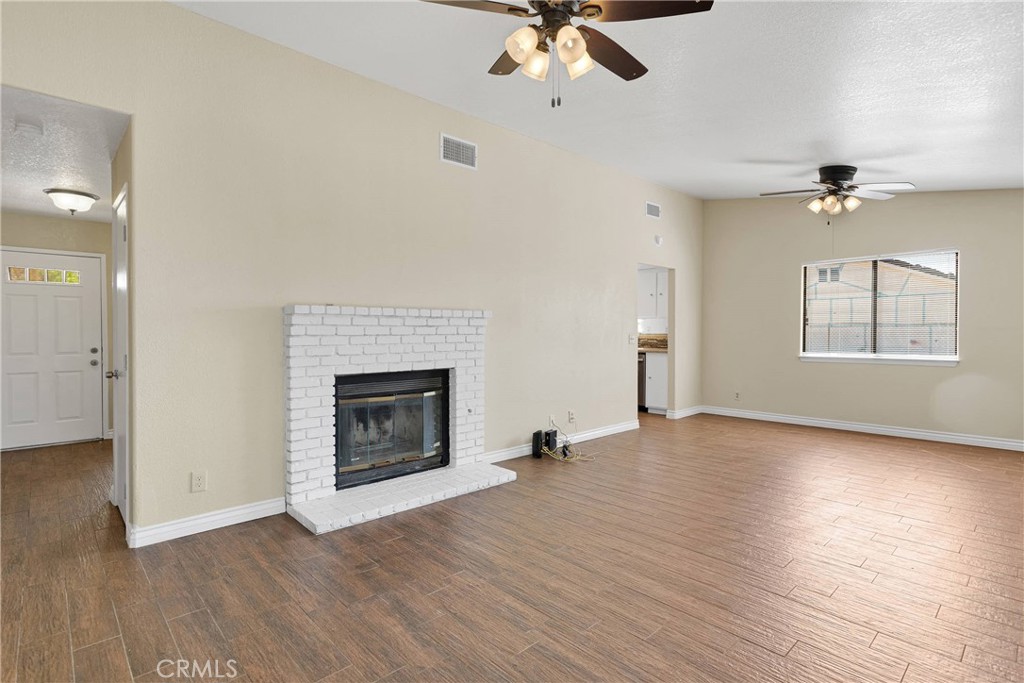 19002 Vine Street Property Photo 8