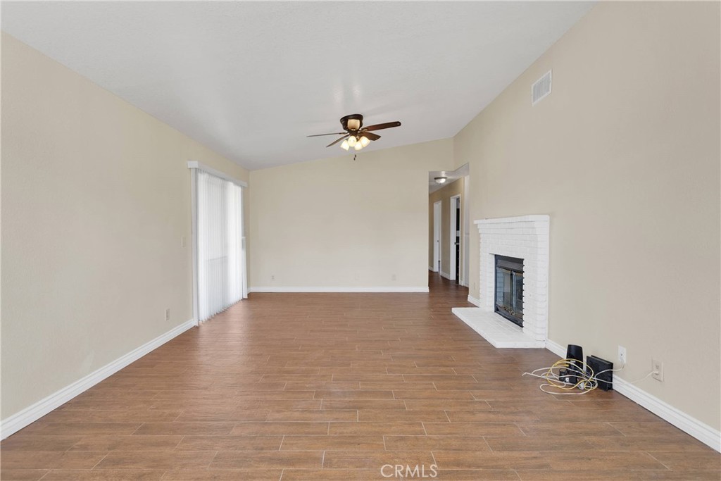 19002 Vine Street Property Photo 9