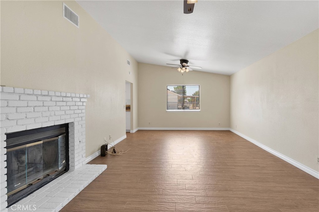 19002 Vine Street Property Photo 10