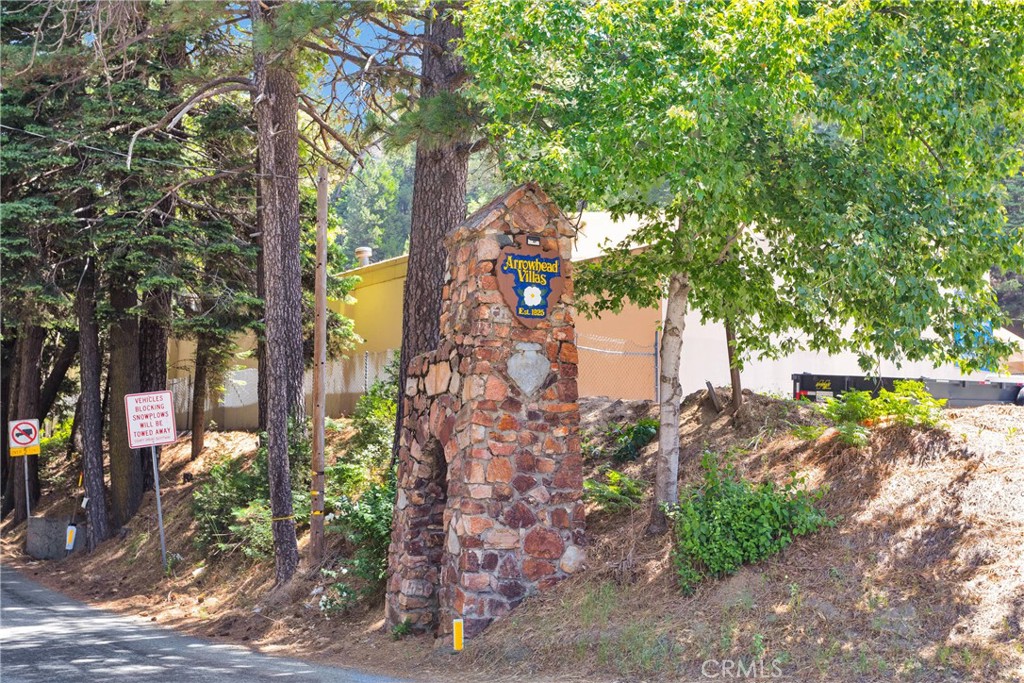 810 Oakmont Lane Property Photo 1
