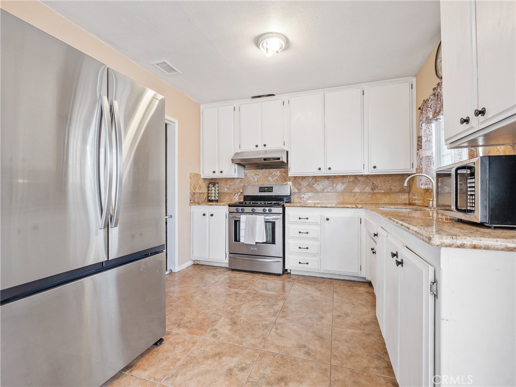 16009 Cajon Street Property Photo 2