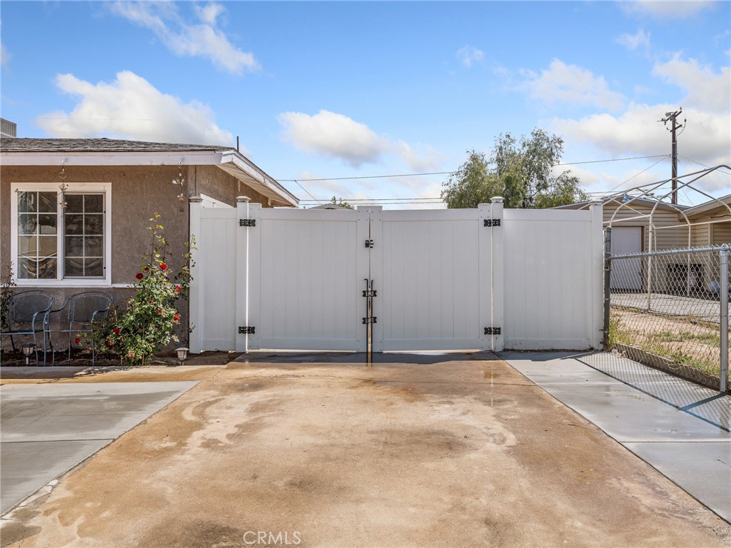 16009 Cajon Street Property Photo 9