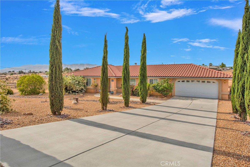 10903 E Avenue Property Photo 2