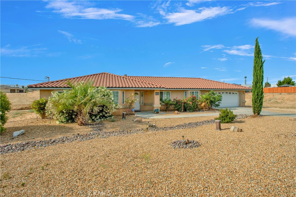 10903 E Avenue Property Photo 3