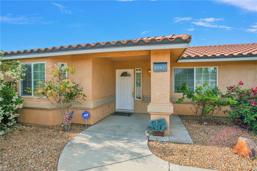 10903 E Avenue Property Photo 5