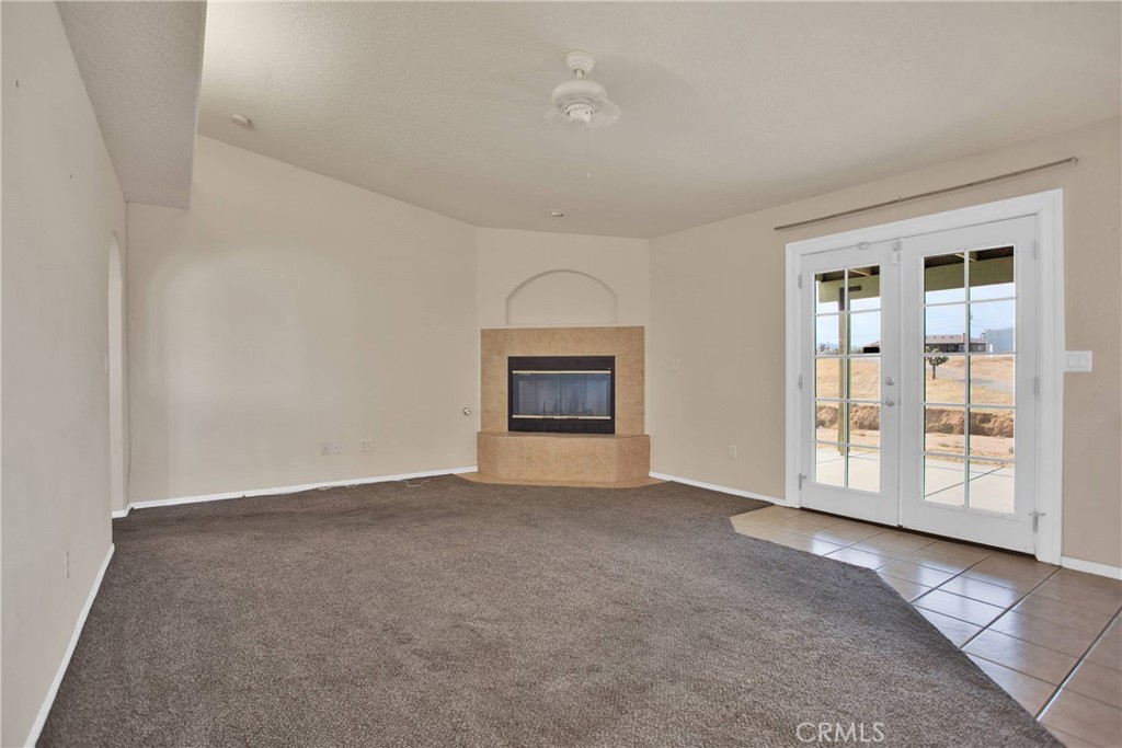 10903 E Avenue Property Photo 10