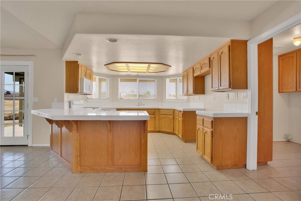 10903 E Avenue Property Photo 14