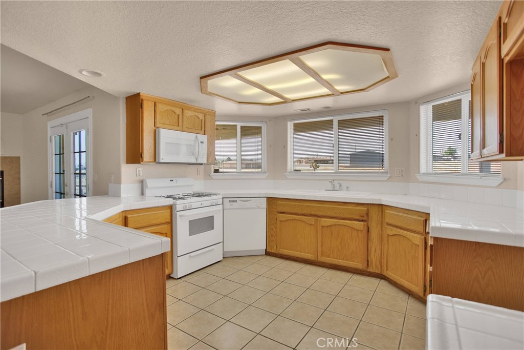 10903 E Avenue Property Photo 15