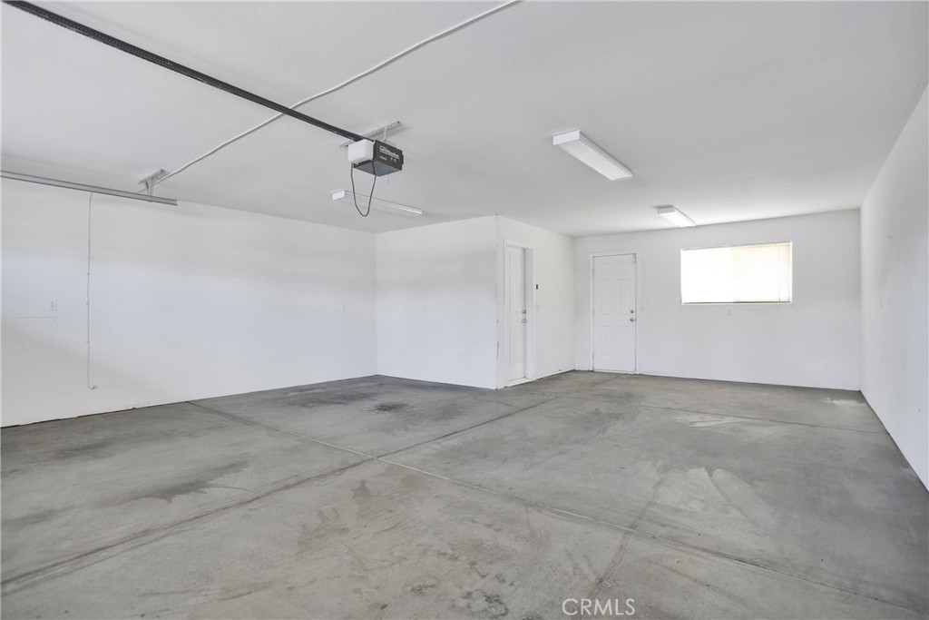 10903 E Avenue Property Photo 18
