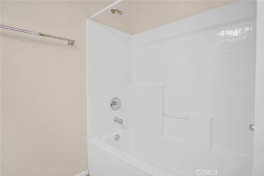 10903 E Avenue Property Photo 21
