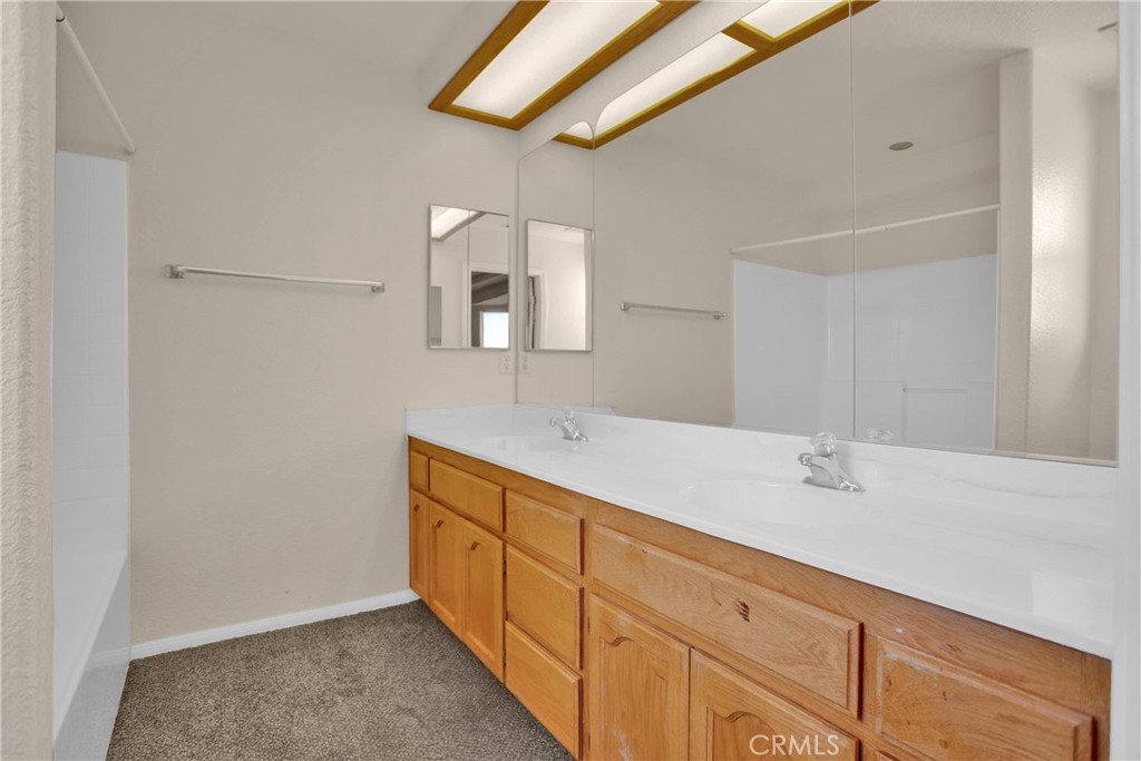 10903 E Avenue Property Photo 24