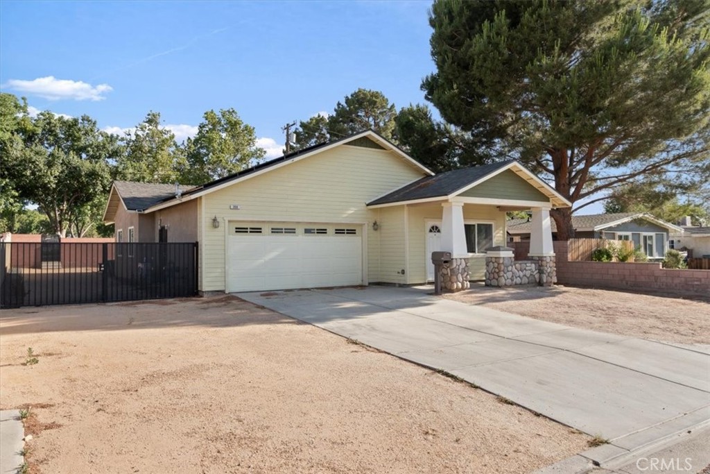 350 E Nugent Street Property Photo 1