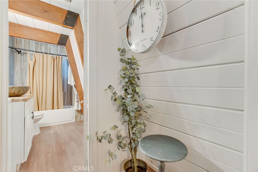 43075 Encino Road Property Photo 17