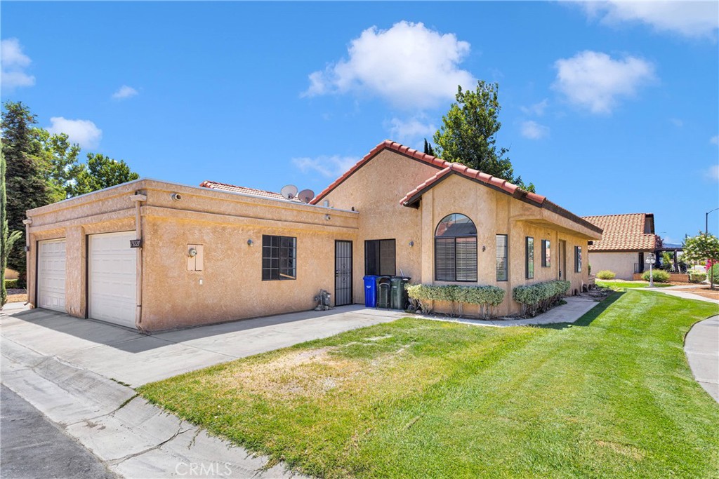 19227 Willow Drive Property Photo 1