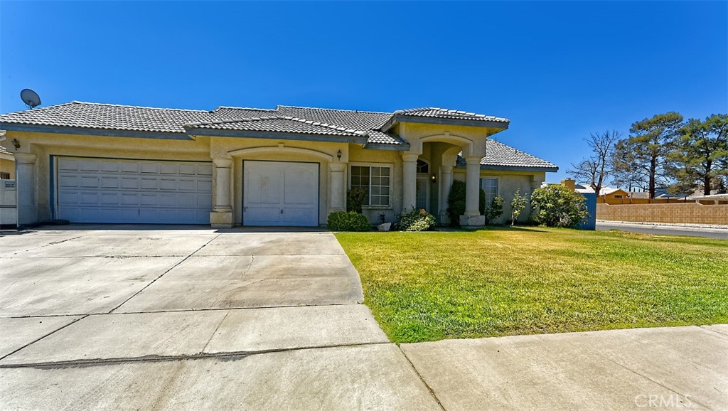 14385 Del Amo Drive Property Photo 3
