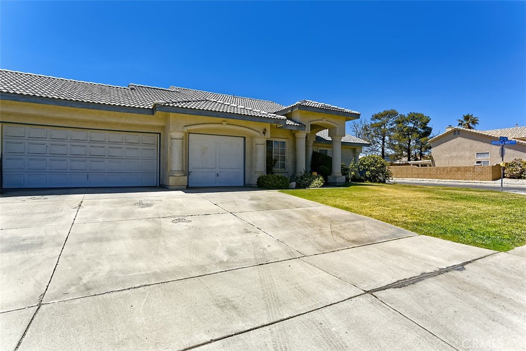 14385 Del Amo Drive Property Photo 4