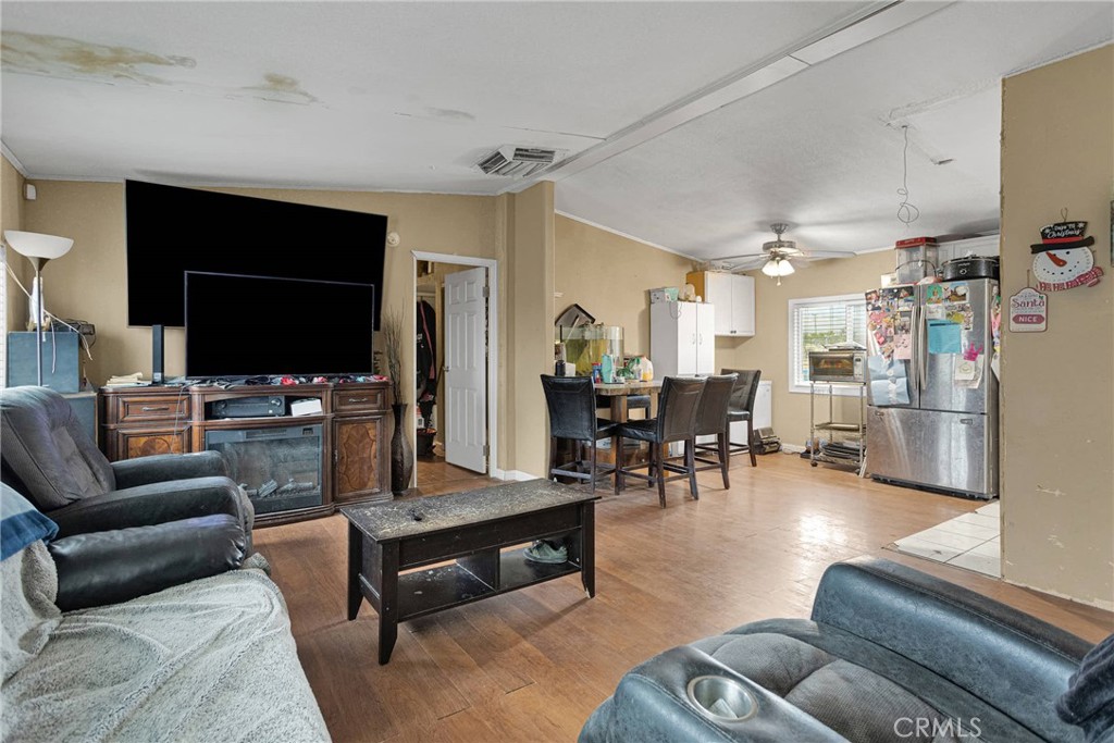 9125 Visalia Avenue Property Photo 3