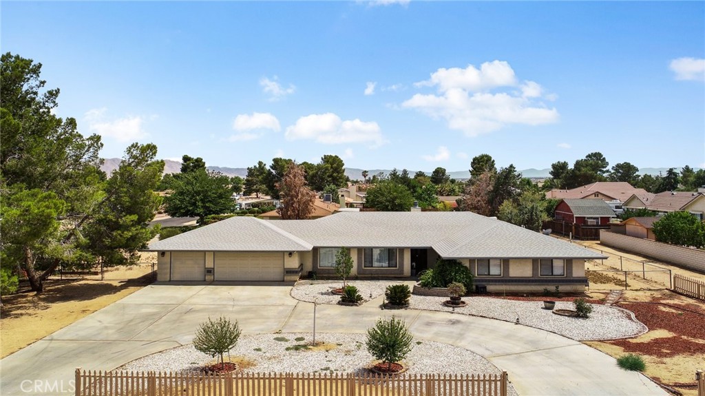 18969 Shoshonee Road Property Photo 1
