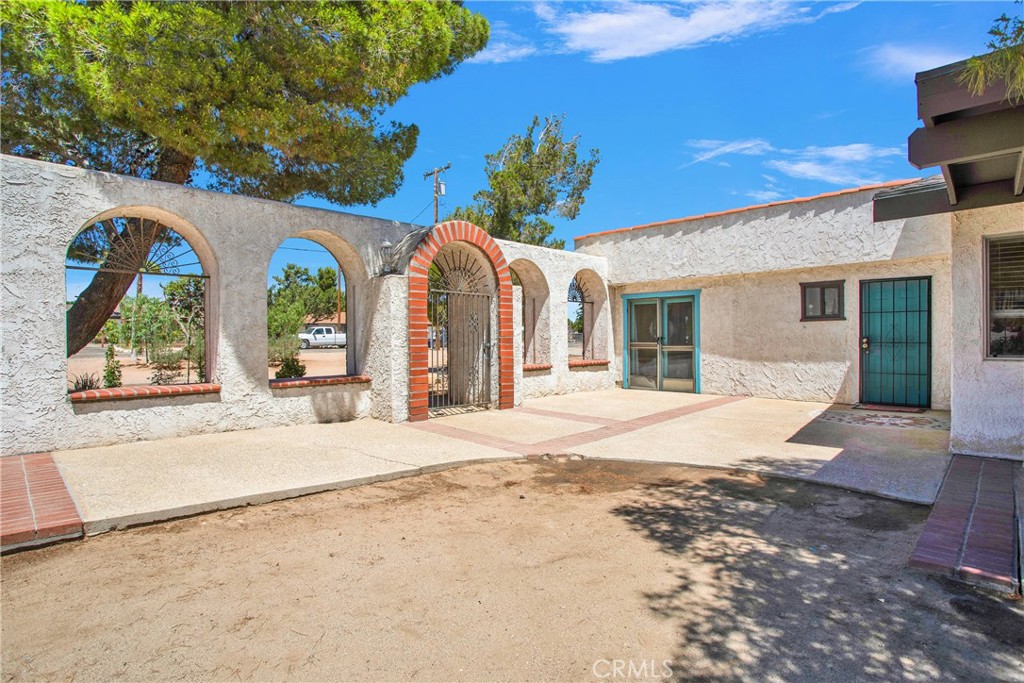 7165 Lyons Avenue Property Photo 4