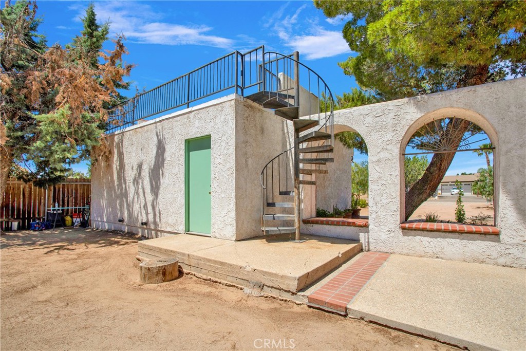 7165 Lyons Avenue Property Photo 8