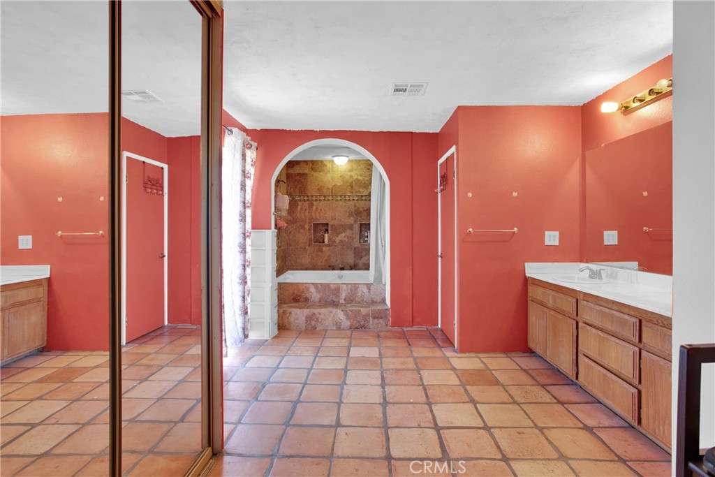 7165 Lyons Avenue Property Photo 21