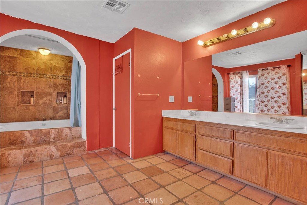 7165 Lyons Avenue Property Photo 22