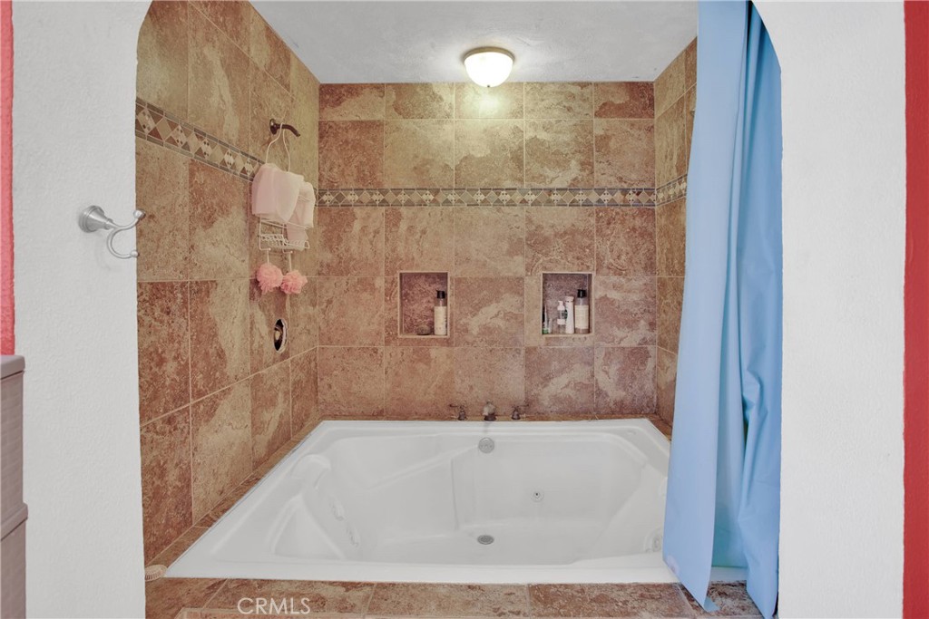 7165 Lyons Avenue Property Photo 23