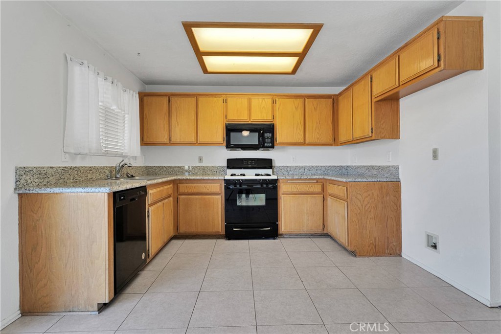 14160 Ivanpah Road Property Photo 12