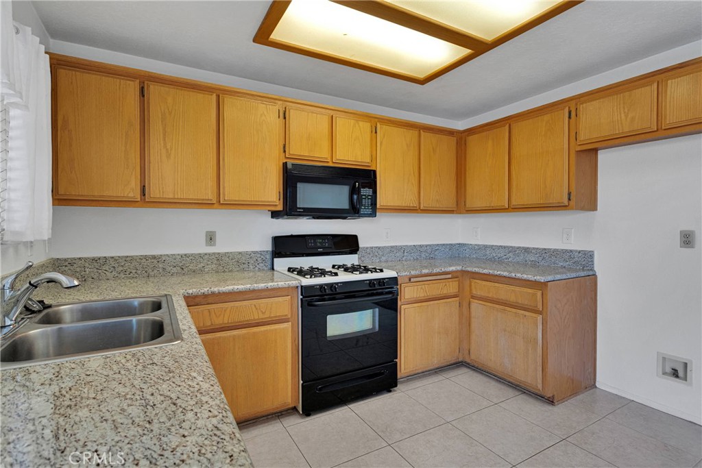 14160 Ivanpah Road Property Photo 14