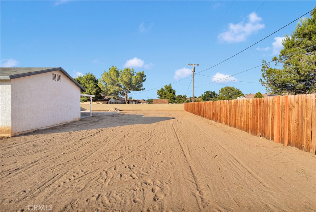 14160 Ivanpah Road Property Photo 32
