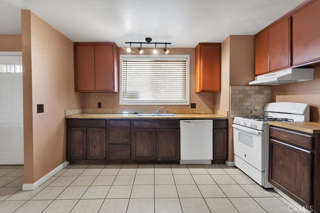 10723 Portland Avenue Property Photo 9