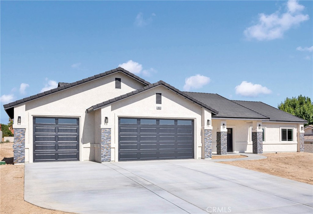 16323 Menahka Road Property Photo 2