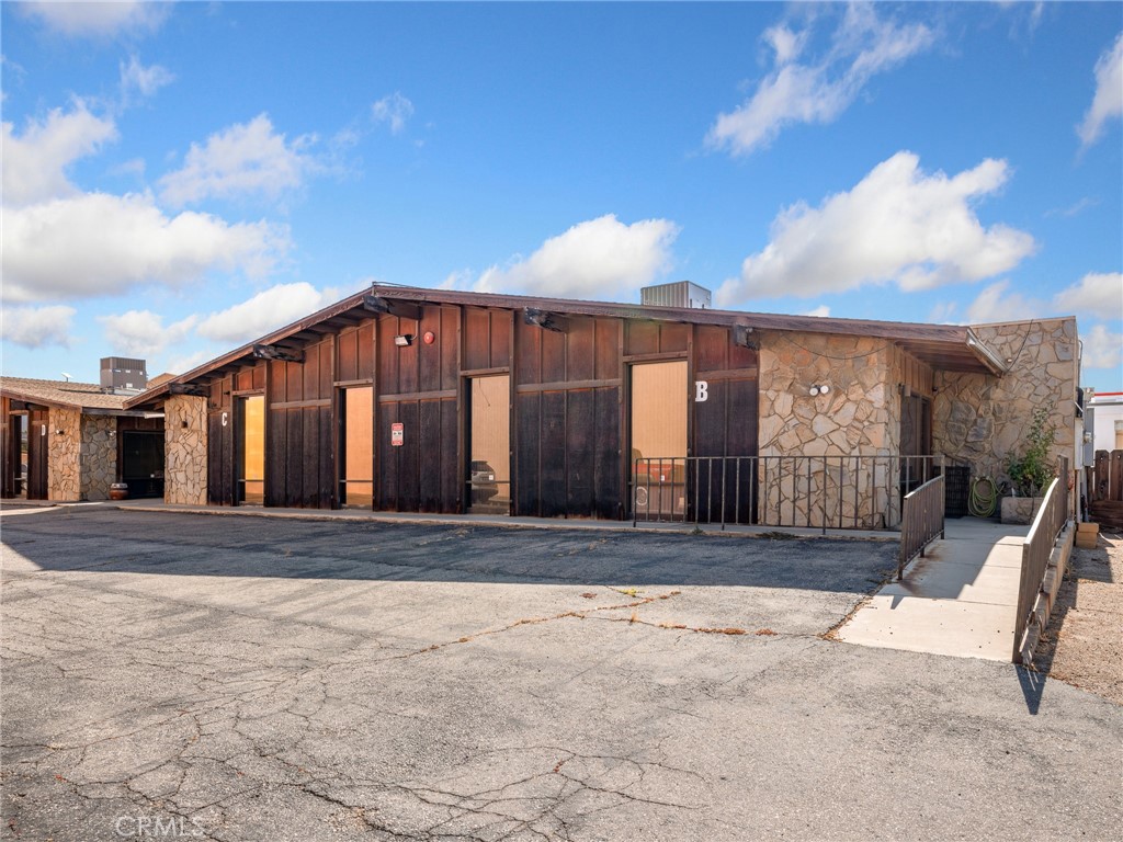 16925 Main Street Property Photo 8