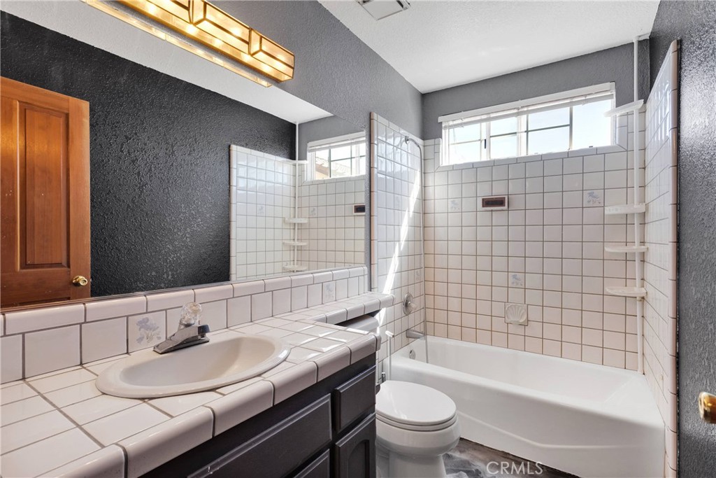 16912 Danbury Avenue Property Photo 15